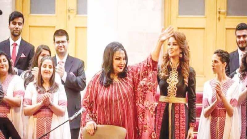 زين عوض تغني أمام جلالة الملك عبدالله الثاني وبجانبها الفنانة سميرة توفيق