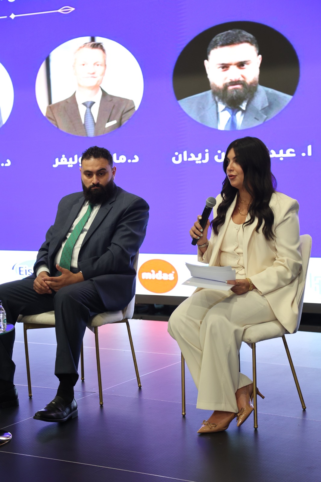 جانب من الجلسة الحوارية في حفل الإطلاق
